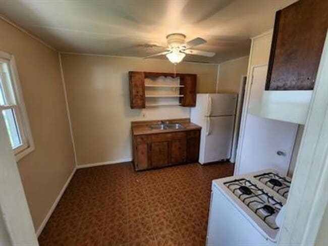 Building Photo - 1088 Eastview Dr