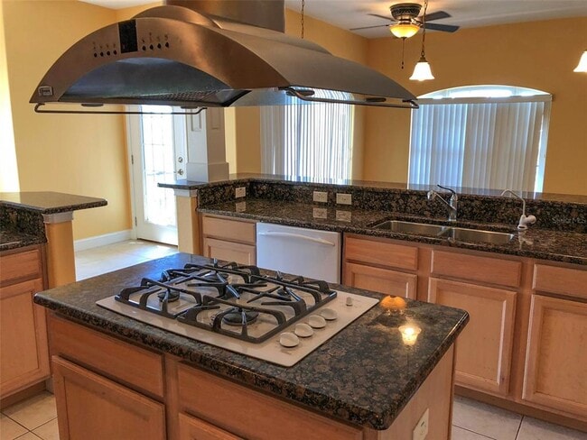 Building Photo - 6517 Channelside Dr
