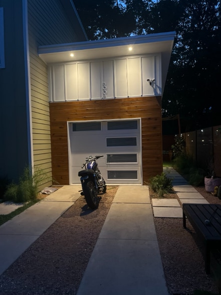 Building Photo - 800 Valdez St