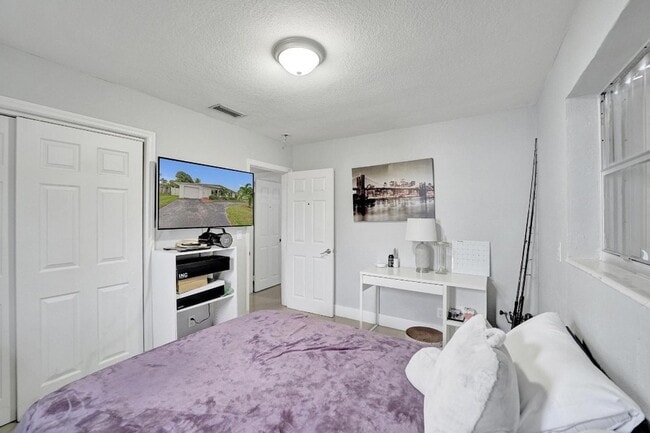 Building Photo - 3322 McKinley St