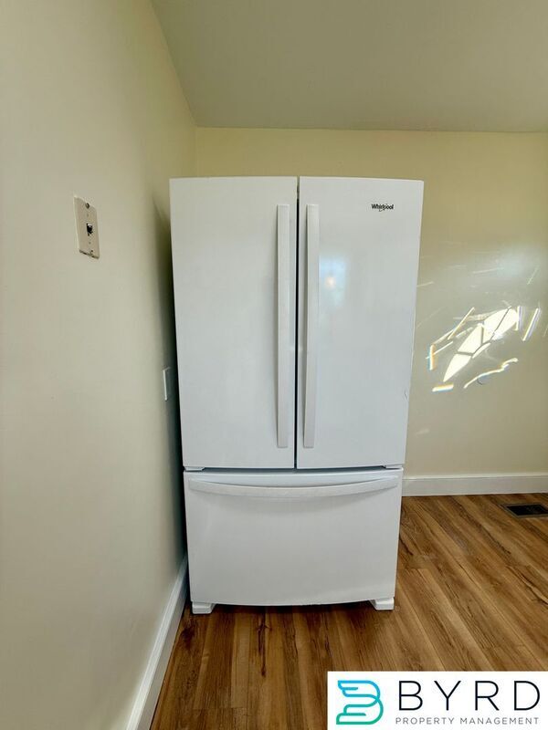 Building Photo - 5305 Lochaven Ave