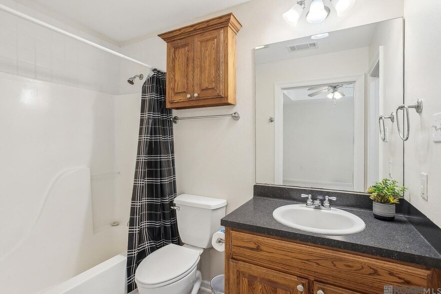 Building Photo - 408 E Beech St