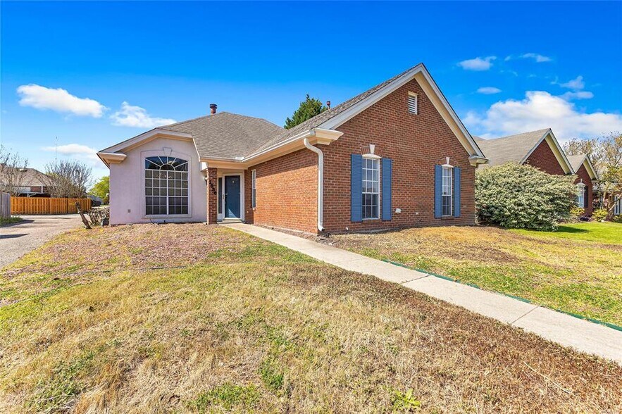 Building Photo - 2638 Queens Hollow Ct