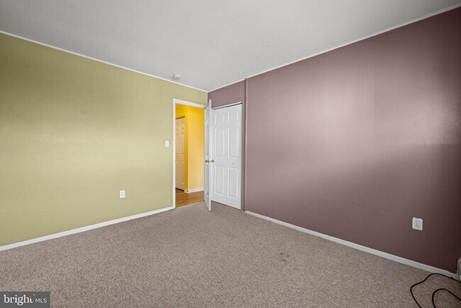 Building Photo - 47 Glenwood Ln