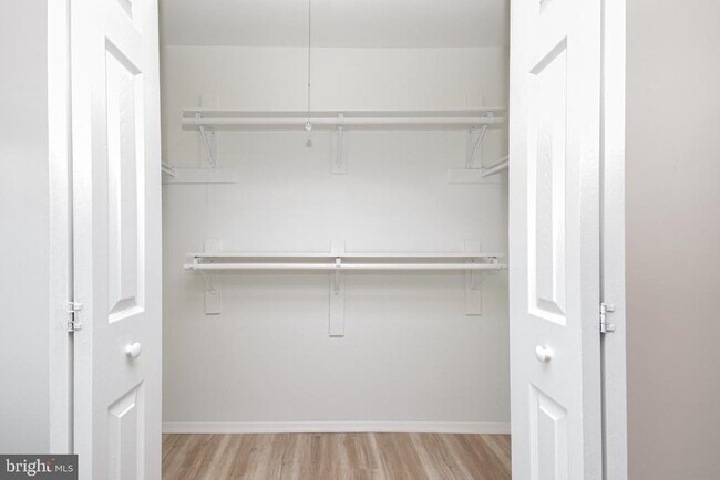 Building Photo - 8853 Teakwood Ct