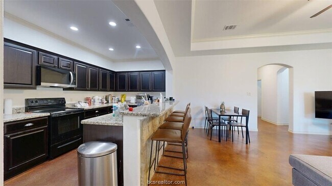 Building Photo - 413 Hayes Ln