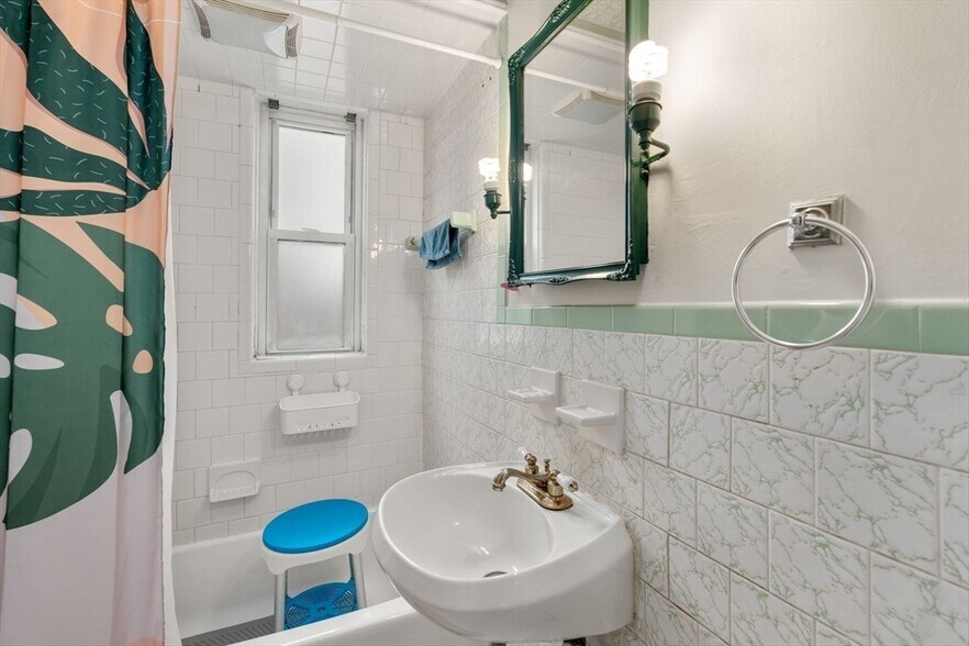 Building Photo - 7 Antwerp St