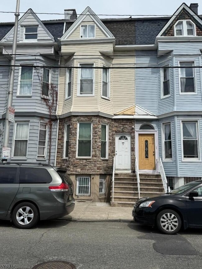 Primary Photo - 256 Fairmount Ave