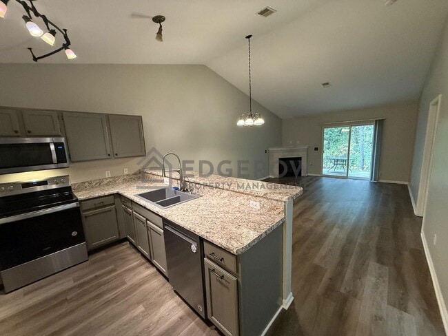 Building Photo - 4254 Peak Ln NE