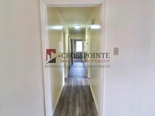 Building Photo - Tour Today! 3 Bedroom, 2 Bathroom Unit!