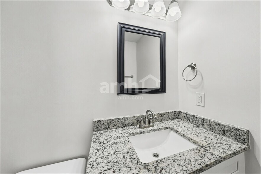 Building Photo - 294 Greystone Cir