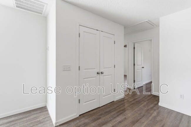 Building Photo - 34 Pine St