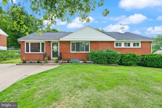 Building Photo - 6206 Hillview Ave