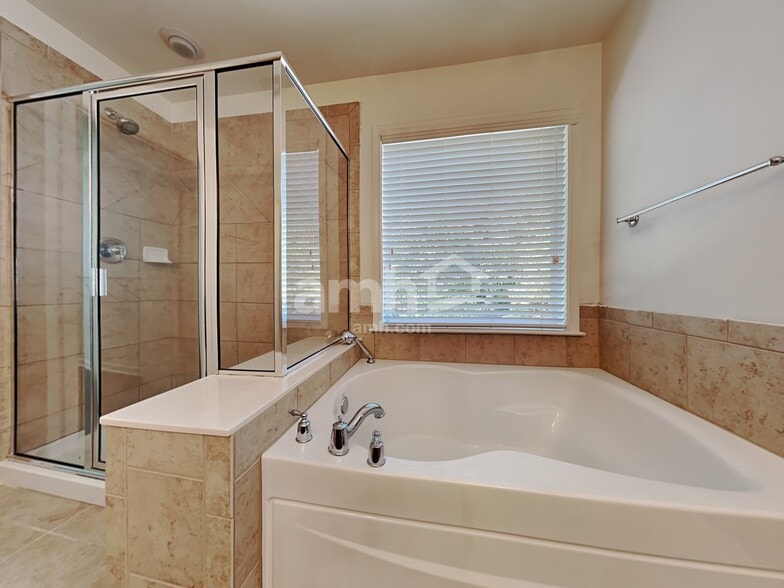 Building Photo - 922 Idlewood Dr