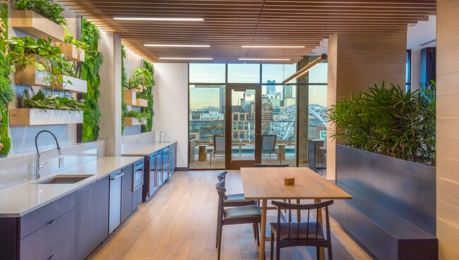 Building Photo - 2930 Umatilla St