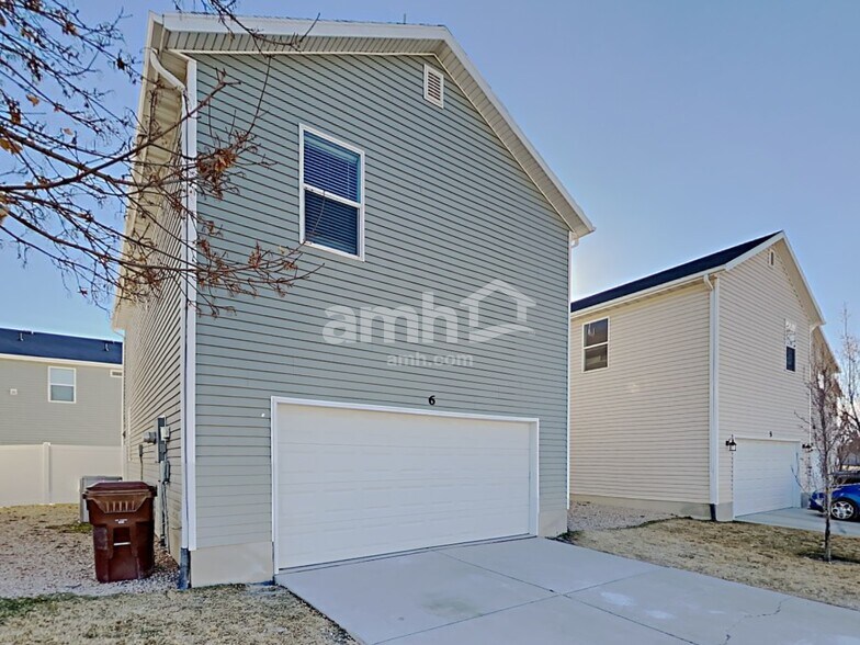 Building Photo - 1805 E American Wy