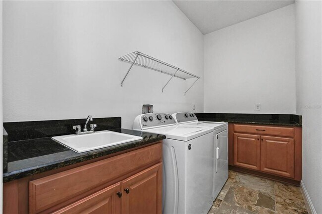 Building Photo - 9894 Mere Pkwy