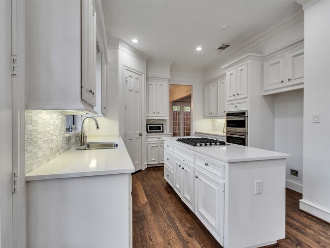 Building Photo - 2525 Nantucket Dr