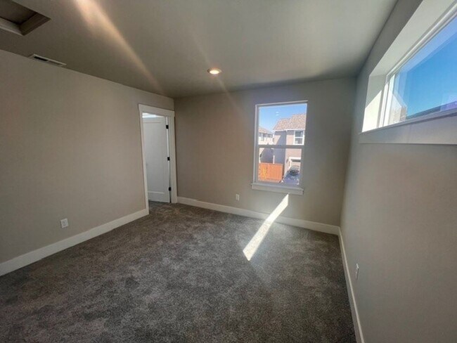 Building Photo - Newer Construction 3 Bedroom + Bonus Room ...