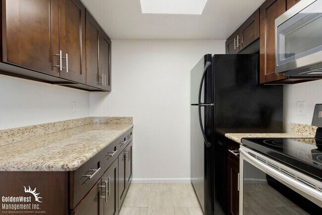 Building Photo - Beautiful 2Bda 2Ba Condo with Fireplace in Scottsdale!