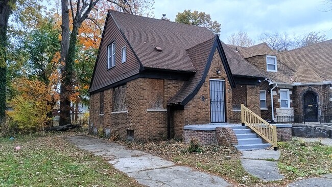 Building Photo - 15857 Evanston St