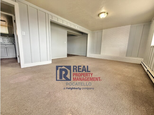 Building Photo - 1921 Monte Vista Dr