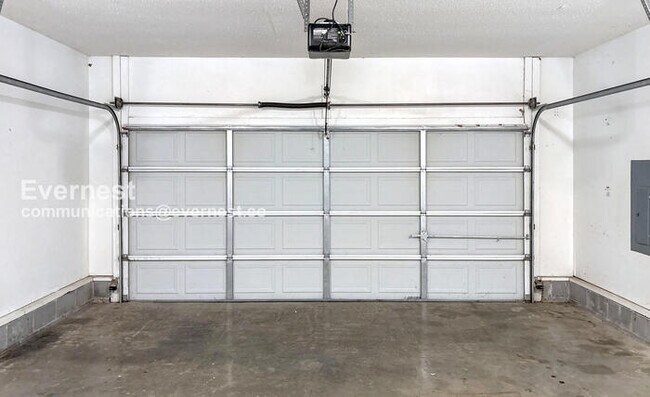 Building Photo - 450 Loveless Rd