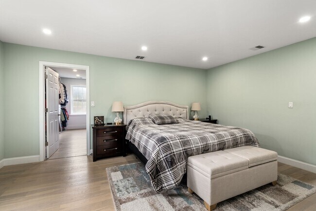 Building Photo - 63 Pine St