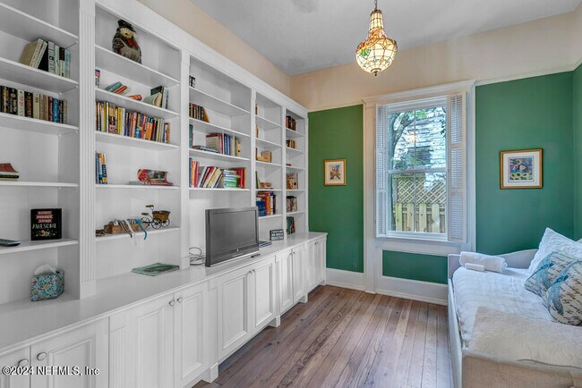 Building Photo - 68 Saragossa St