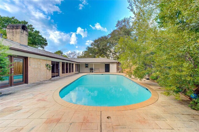 Building Photo - 11024 Riverview Dr