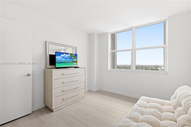 Building Photo - 2000 S Ocean Blvd