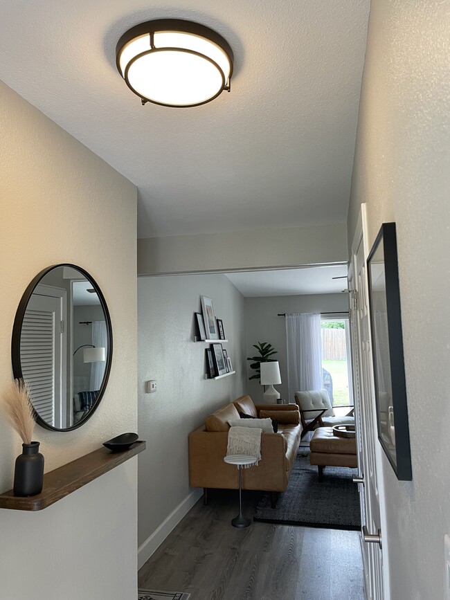 Building Photo - 10200 Quail Valley Blvd