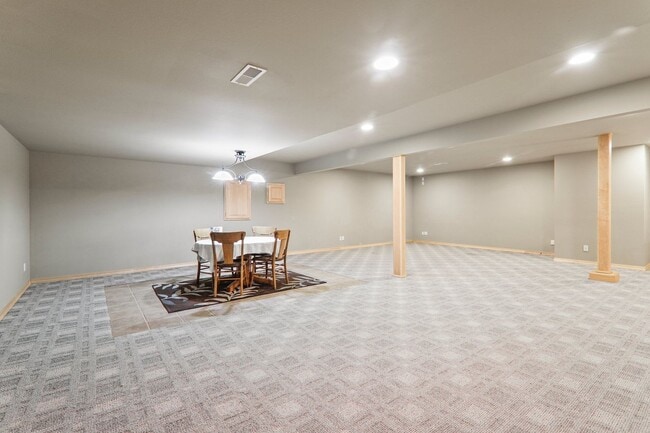 Building Photo - 9621 Shadow Wood Dr