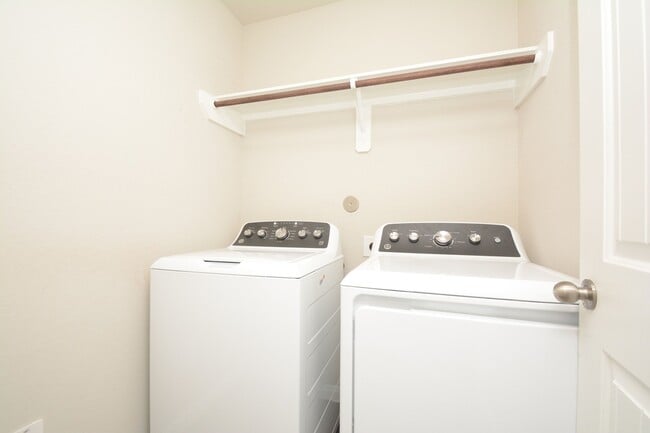 Building Photo - 5614 Brooklyn Rose Dr