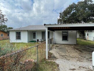 Building Photo - 120 Live Oak St