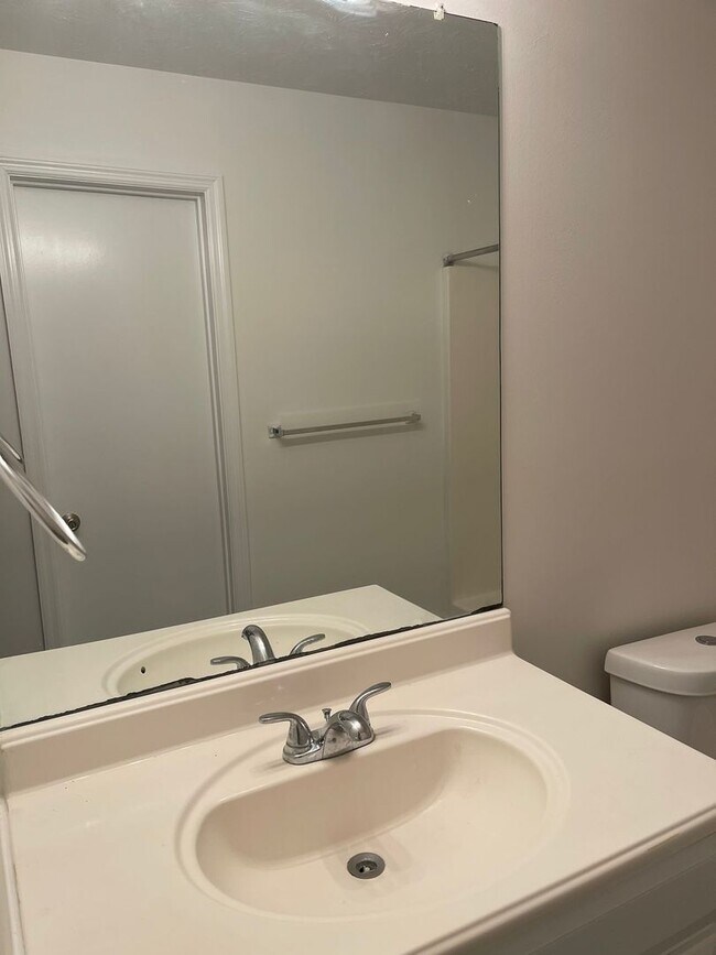 Building Photo - Modern 2-Bed, 1-Bath Oasis with Central Ai...