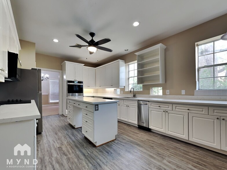Building Photo - 19026 Owen Oak Dr