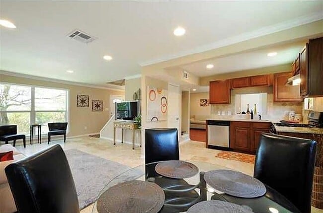 Building Photo - 6812 Syracuse Cove