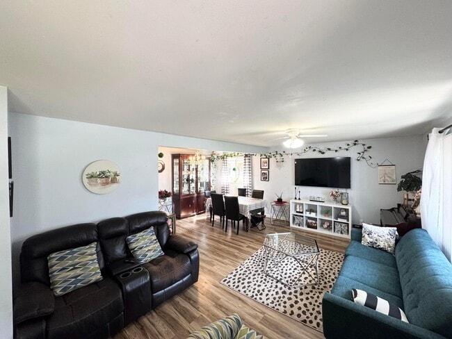 Building Photo - 4644 Broadhurst Dr