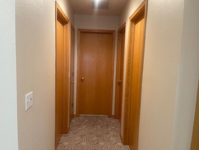 Building Photo - OZARK HOME CHECK OUT this charming 3 bedro...