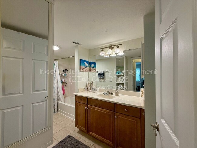 Building Photo - 19 Arbor Club Dr