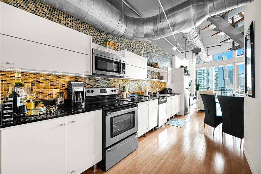 Building Photo - 690 SW 1st Ct