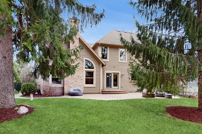 Building Photo - 7111 Saddle Oaks Dr