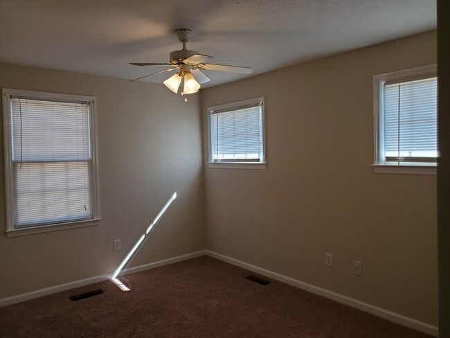Building Photo - 1511 Converse Ave