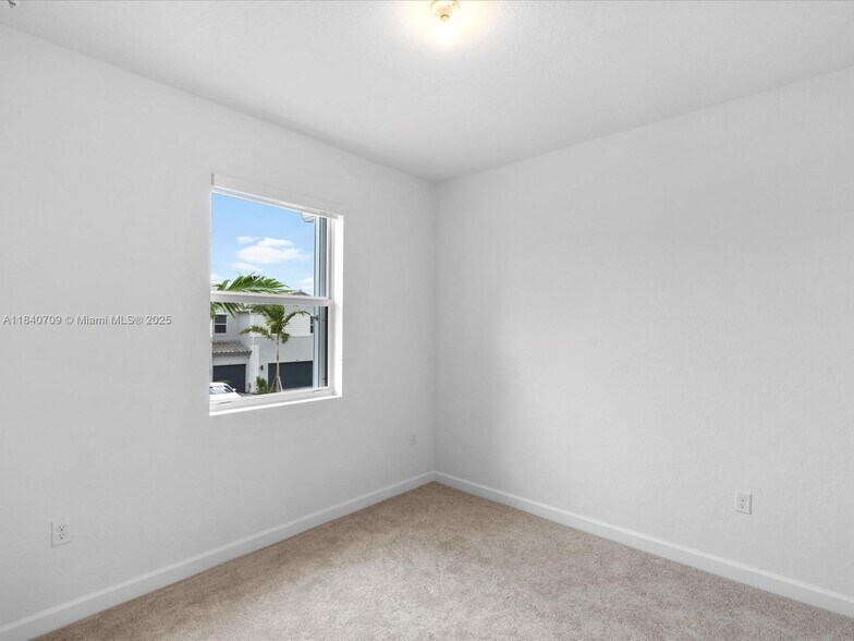 Building Photo - 106 SW 184th Pl