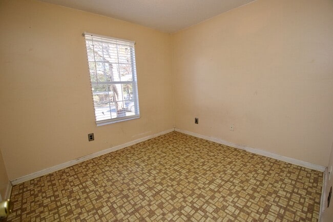 Building Photo - Comfortable Opelika Home — Convenient Location