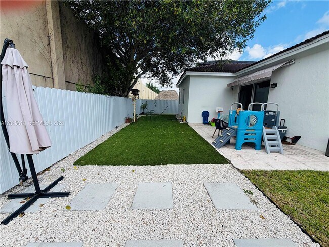 Building Photo - 18162 NW 91st Ct