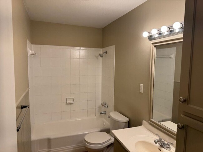 Building Photo - 3204 Rose Pl