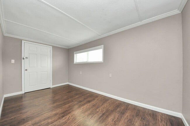 Building Photo - 5747 Turtle Creek Rd