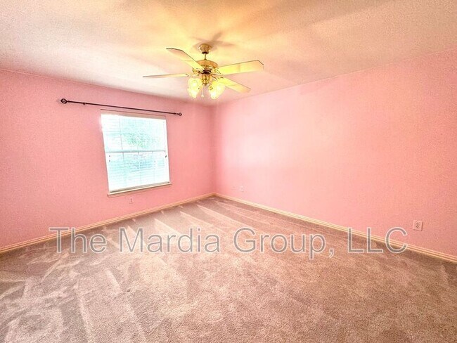 Building Photo - 1631 Clarke Springs Dr